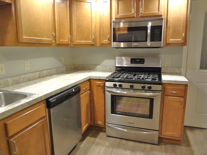 Kitchen - 659 E 3rd St