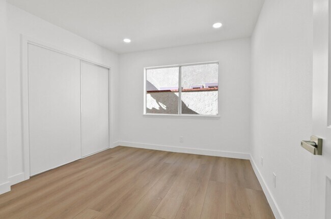 Building Photo - 21525 Vía Pepita