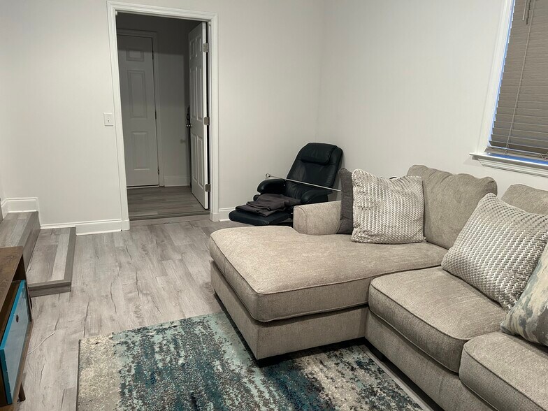 Building Photo - 746 Cartwright Dr