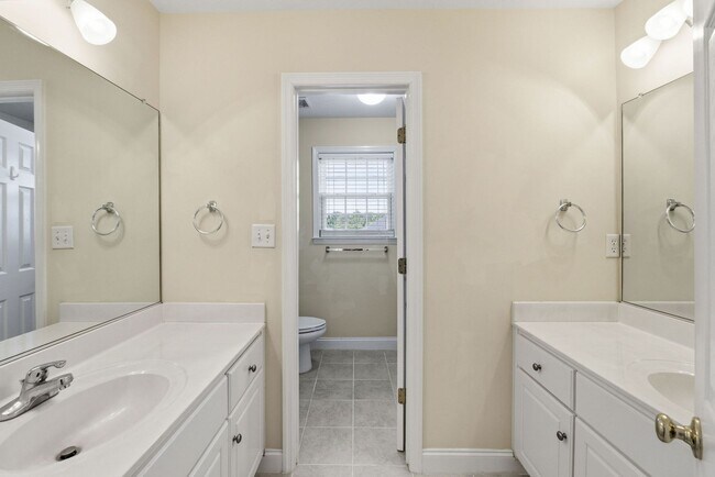Building Photo - 330 Gardenia Dr
