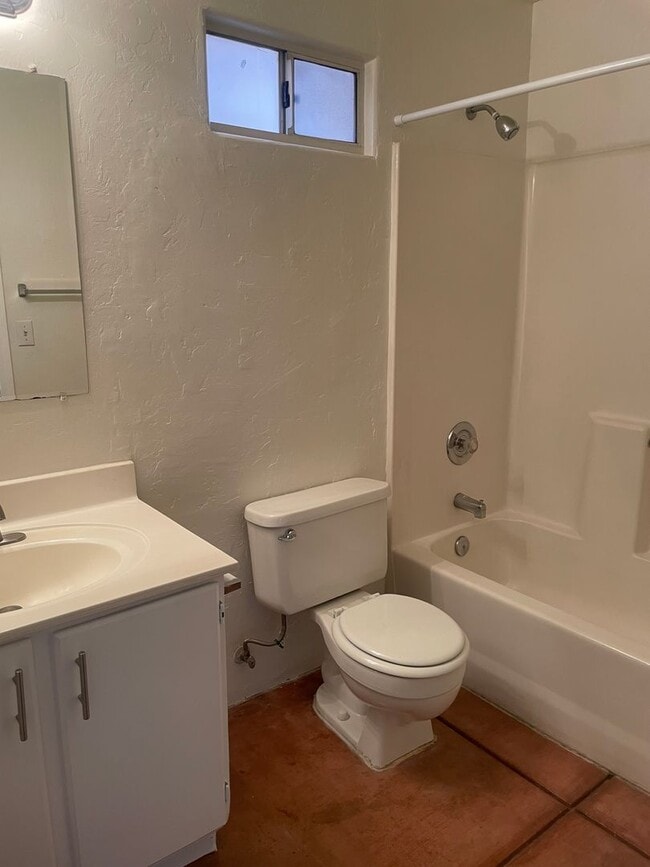 Interior Photo - Glenn St Casitas
