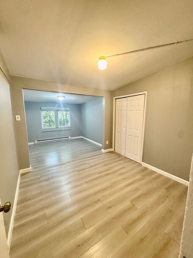 Building Photo - Don’t miss this opportunity!