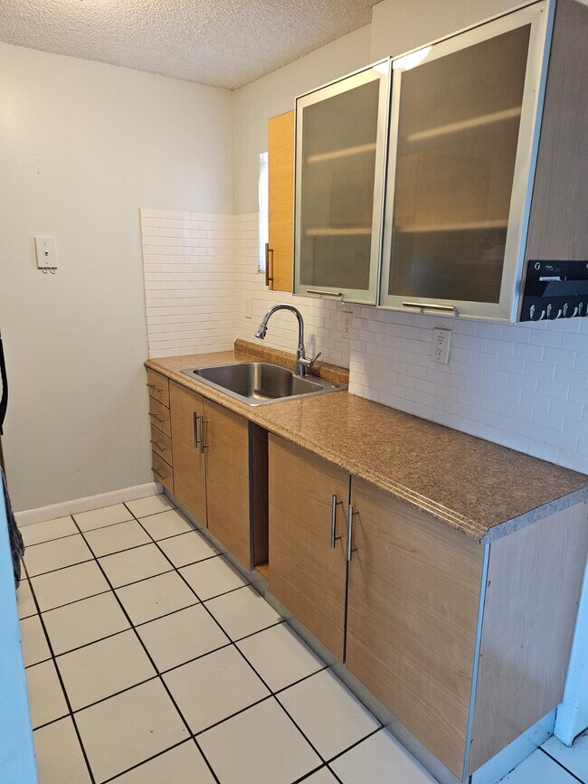 Building Photo - 600 NW 32nd Pl