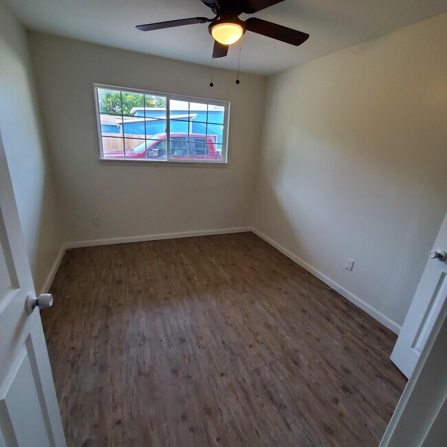 Building Photo - 4205 Metropolitan Ave