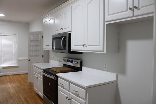 Building Photo - 3705 Warwick Pl