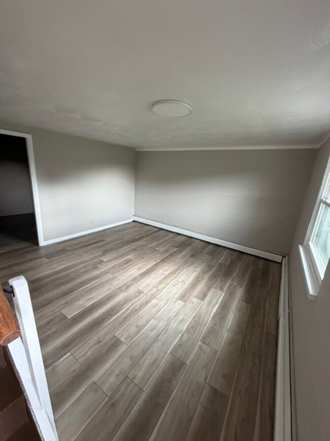 Building Photo - 523 Mishler Rd
