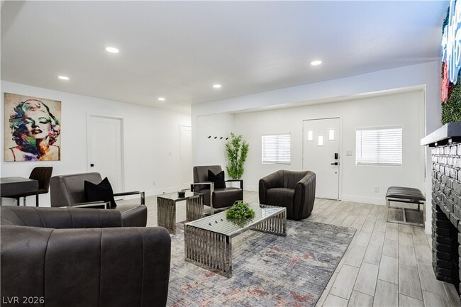 Building Photo - 1913 Birch St