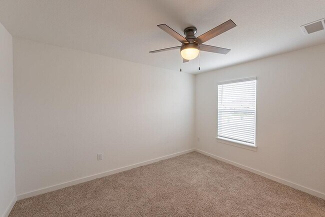 Building Photo - 2901 Louris Ln