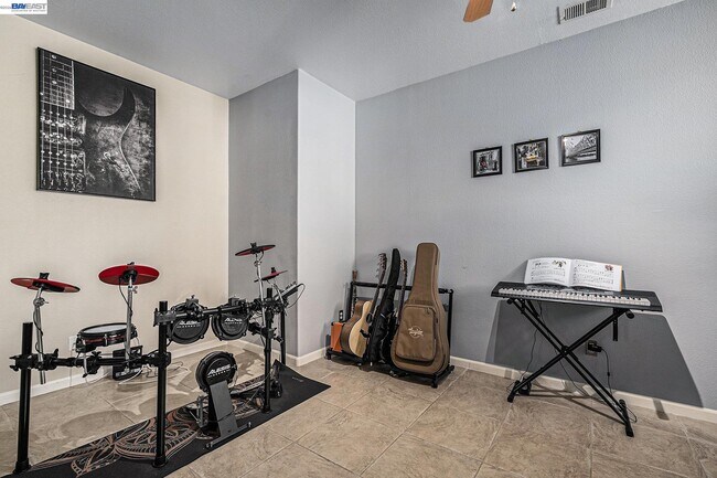 Building Photo - 355 Pebble Beach Dr