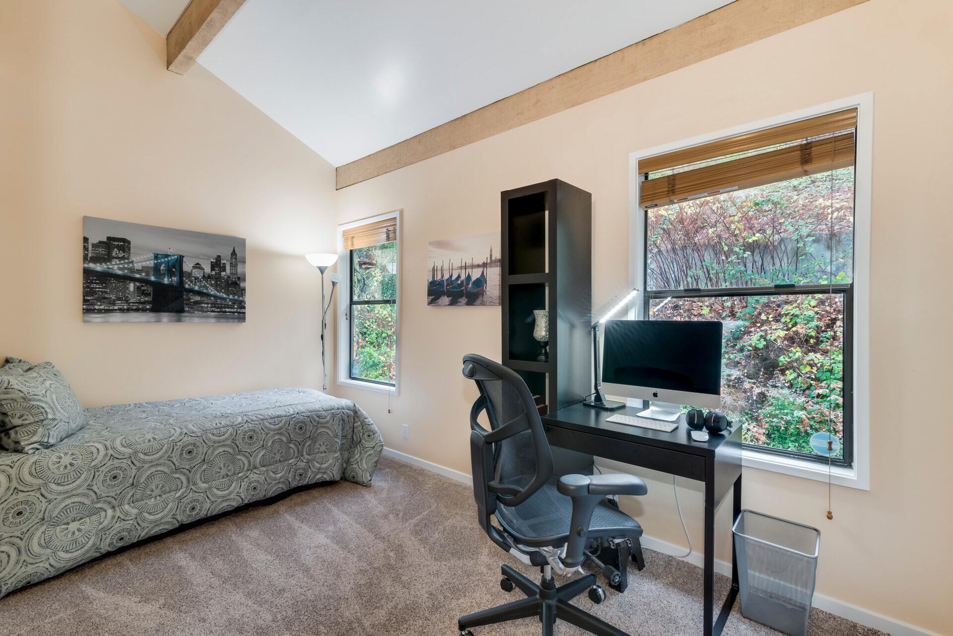 Second bedroom on the third floor. - 1604 Lakeview Blvd E