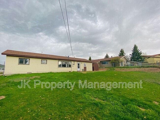Building Photo - 821 47th St S