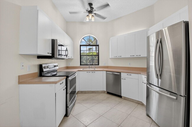 Building Photo - 5136 Floria Dr
