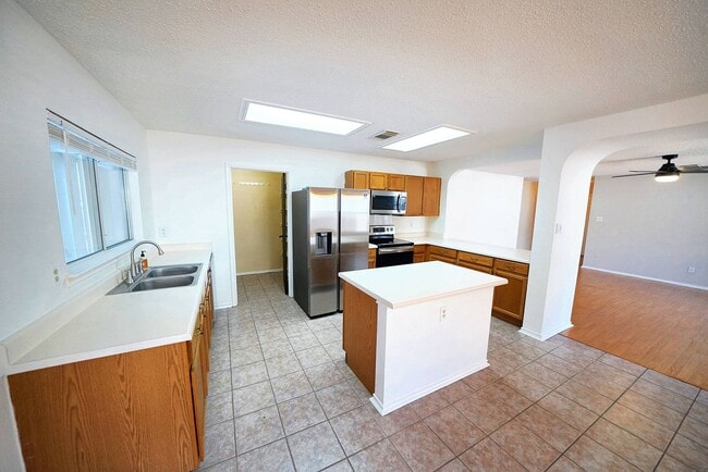 Building Photo - Charming 3-Bedroom Home in Ashley Place - ...