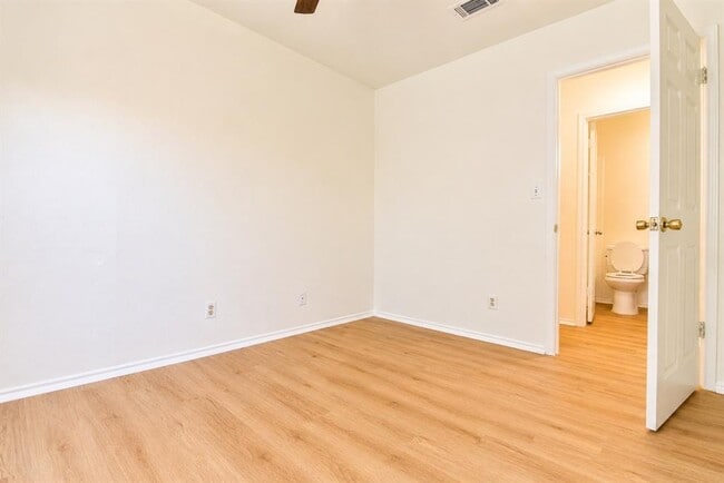 Building Photo - 8807 Springmail Cir