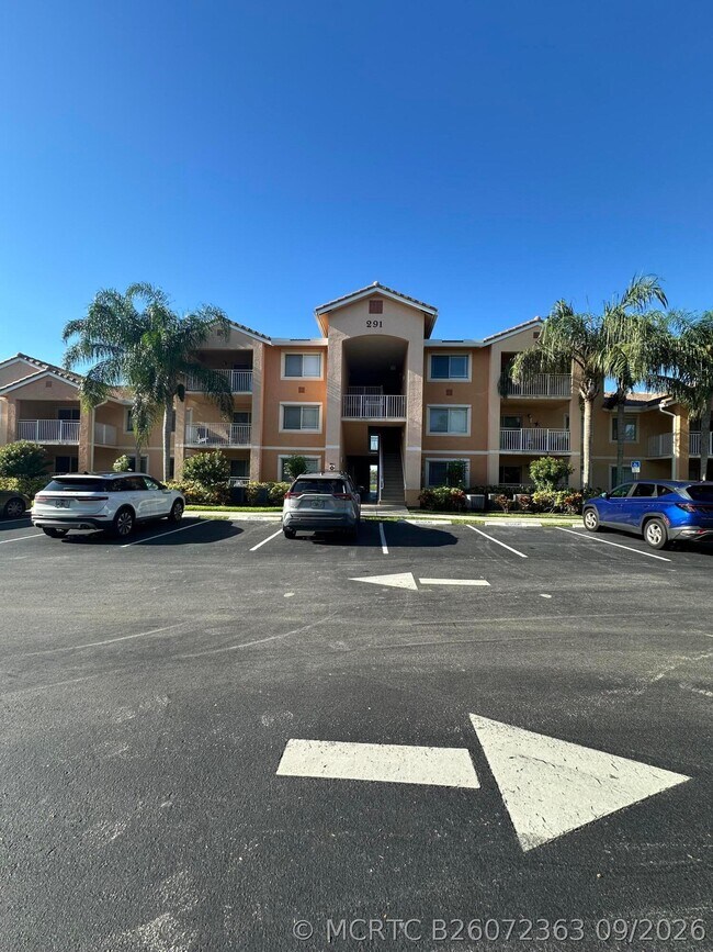 Building Photo - 291 SW Palm Dr