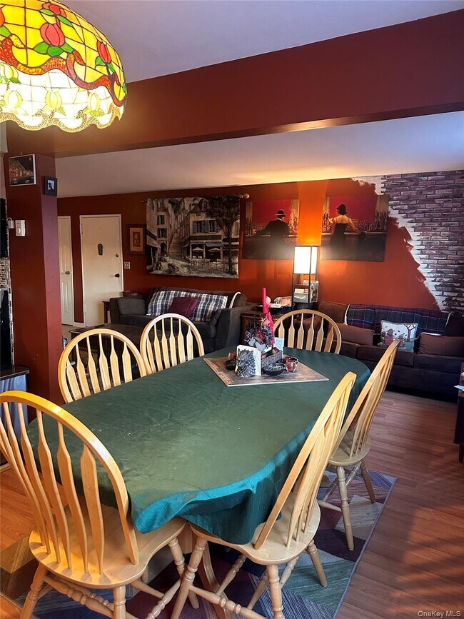 Building Photo - 10 Oakwood Terrace