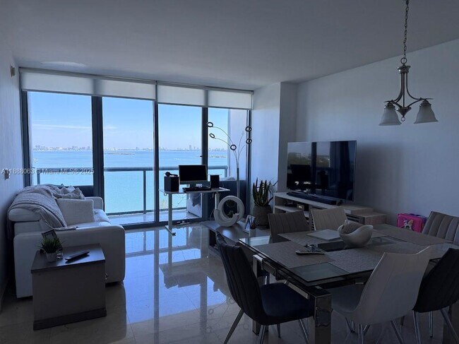 Primary Photo - 601 NE 36th St