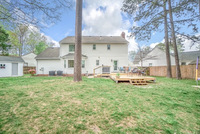 Building Photo - 717 Hempstead Ct