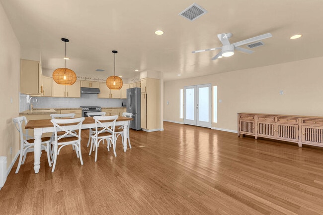 Building Photo - 74773 Leslie Ave