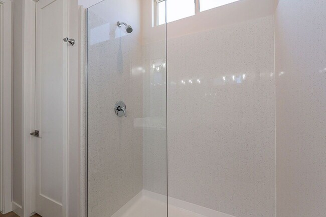 Building Photo - 6041 E Valley Way