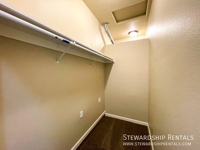 Building Photo - 618 Camden Ln