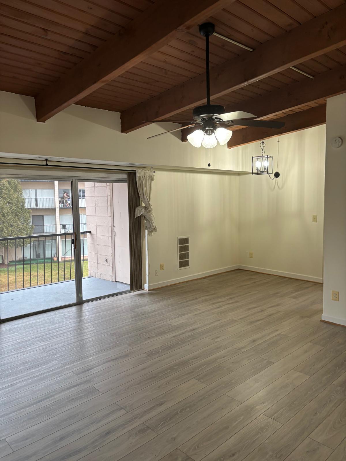 Building Photo - 7609 Fontainebleau Dr