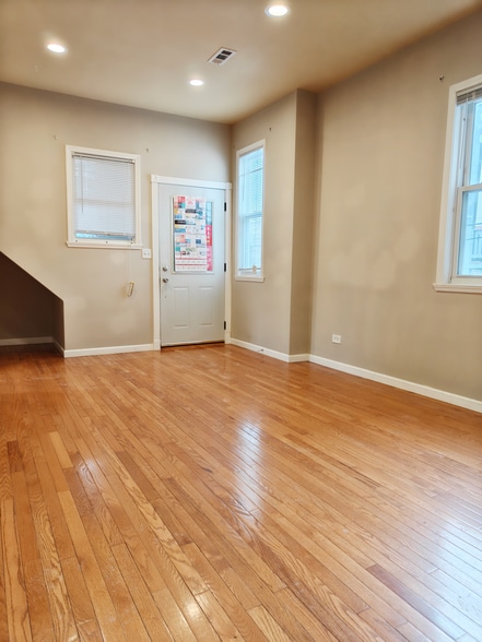 Building Photo - 3149 S Emerald Ave