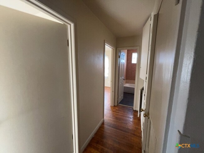 Building Photo - 1504 Redondo Dr