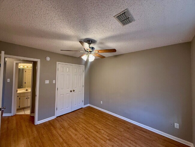 Building Photo - 24 Winchester Ct