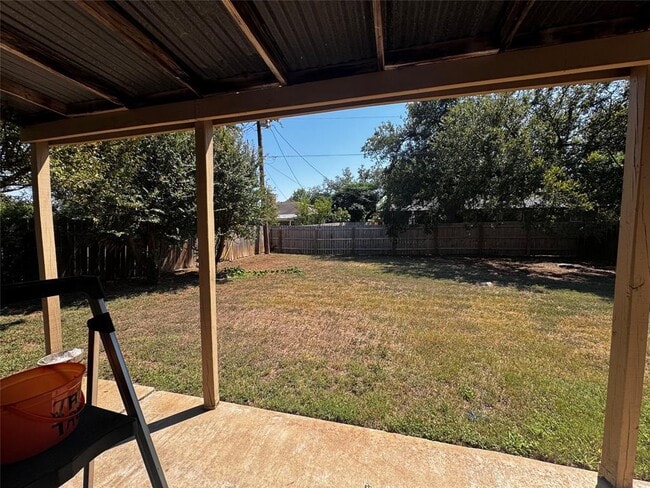 Building Photo - 5103 Summerset Trail