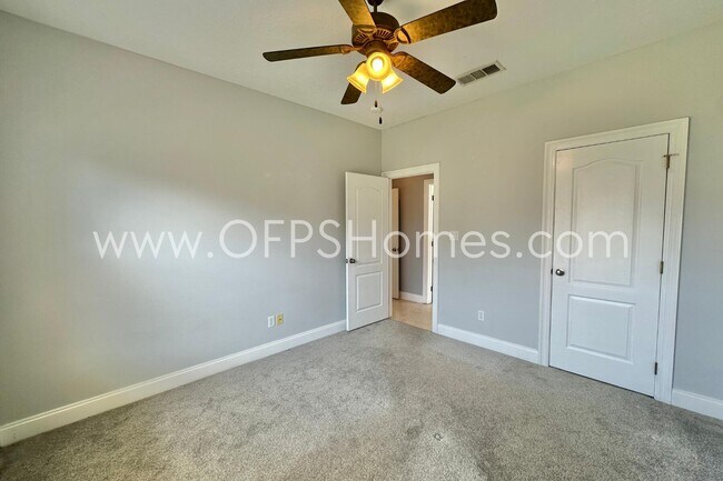 Building Photo - 4611 Chanan Dr