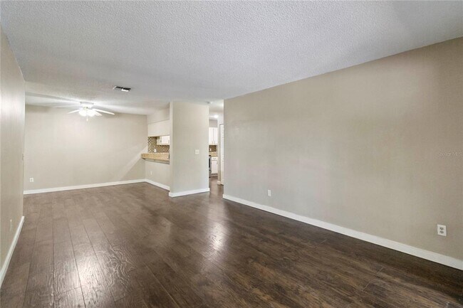 Building Photo - 662 Kenwick Cir
