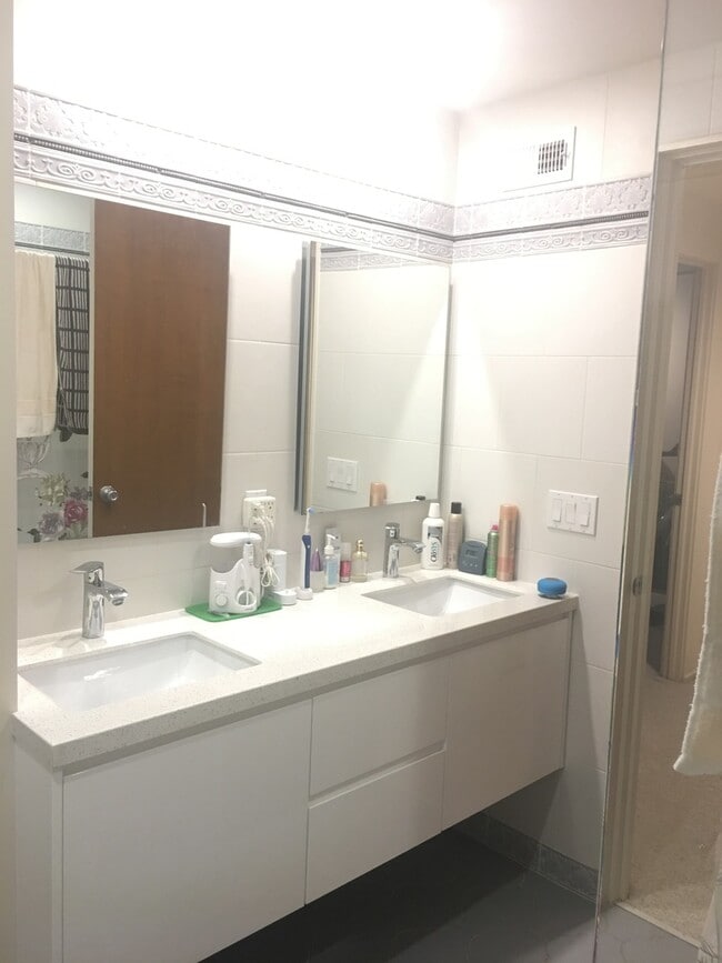 Building Photo - 3br/1.5ba Meadows of Terra Linda Townhouse ~Surrey Lane