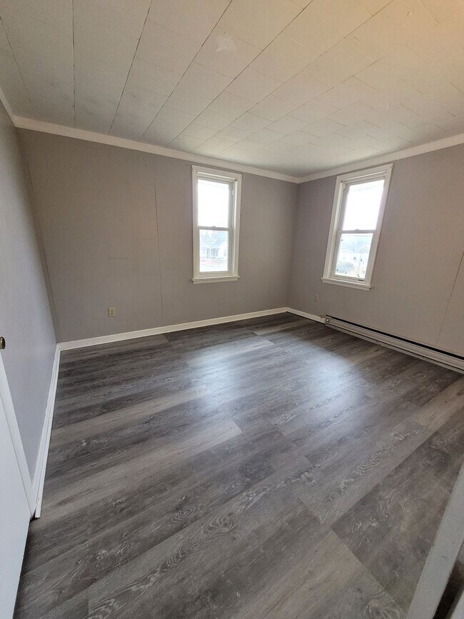 Building Photo - 127 Schoolhouse Rd