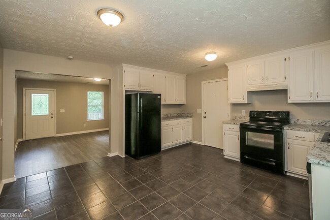 Building Photo - 8303 Lakeview Dr SW