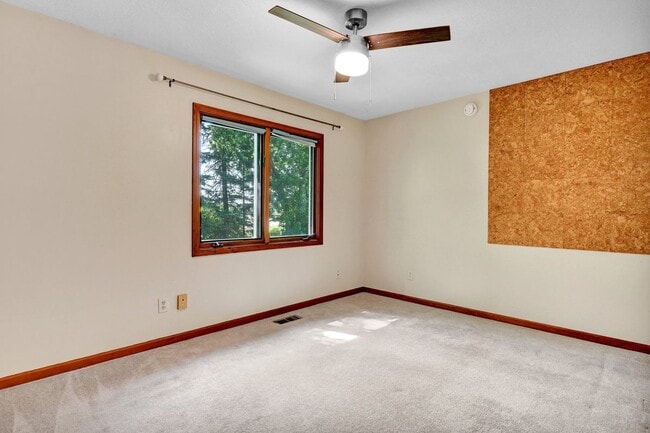 Building Photo - 436 Dutch Hill Dr