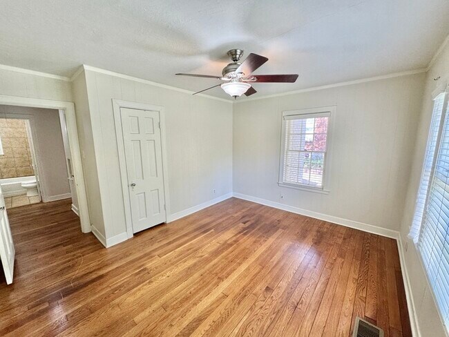 Building Photo - 163 S Fenwick Rd