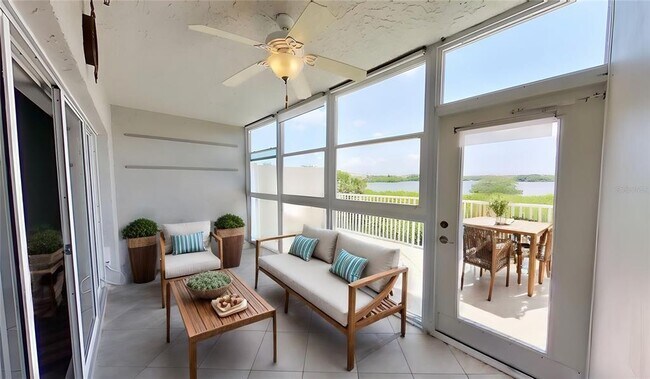 Building Photo - 6495 Shoreline Dr