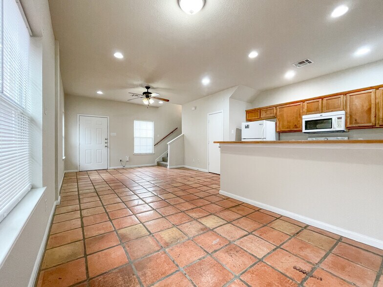Building Photo - 506 3rd St