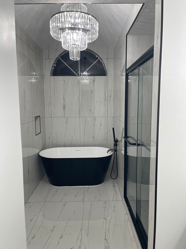 Building Photo - 843 SW Thrift Ave