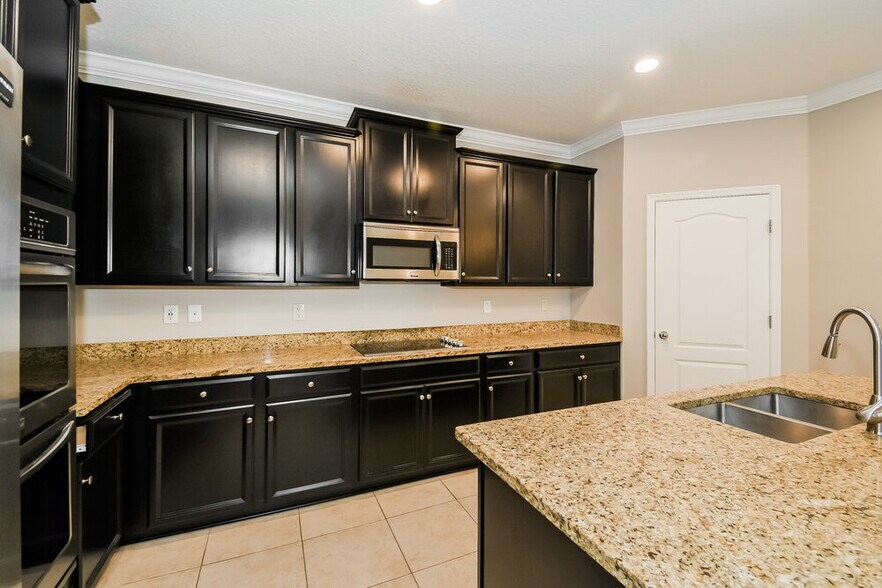 Building Photo - 16171 Magnolia Grove Way
