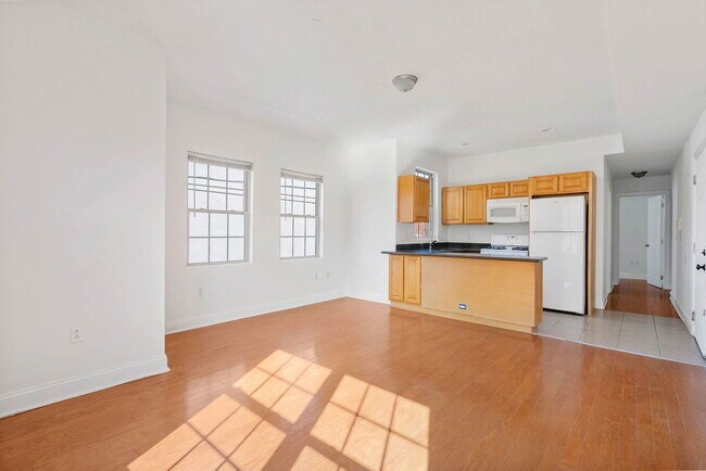 Building Photo - 621 N 33rd St