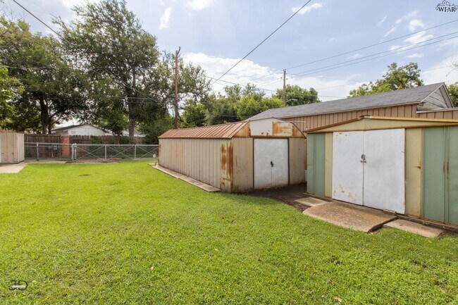 Building Photo - 3321 Barrett Pl