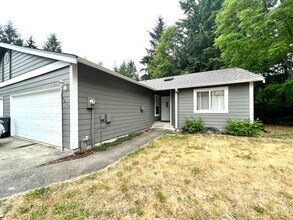 Building Photo - Remodeled 3-Bedroom Duplex Home in North G...