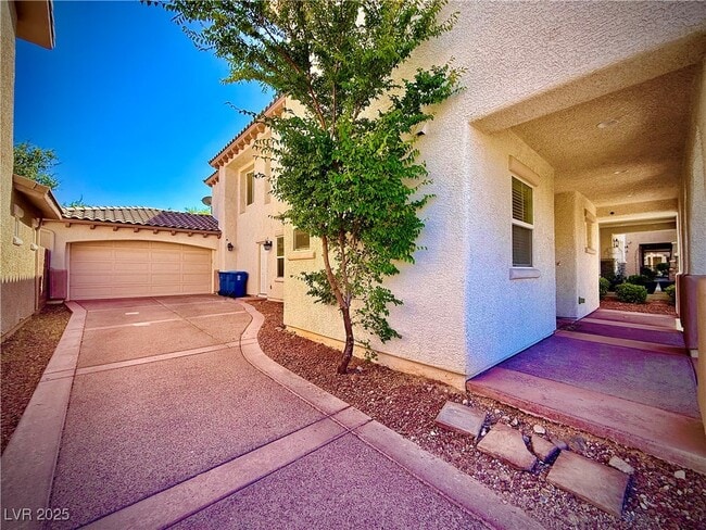 Building Photo - 10499 Howling Coyote Ave