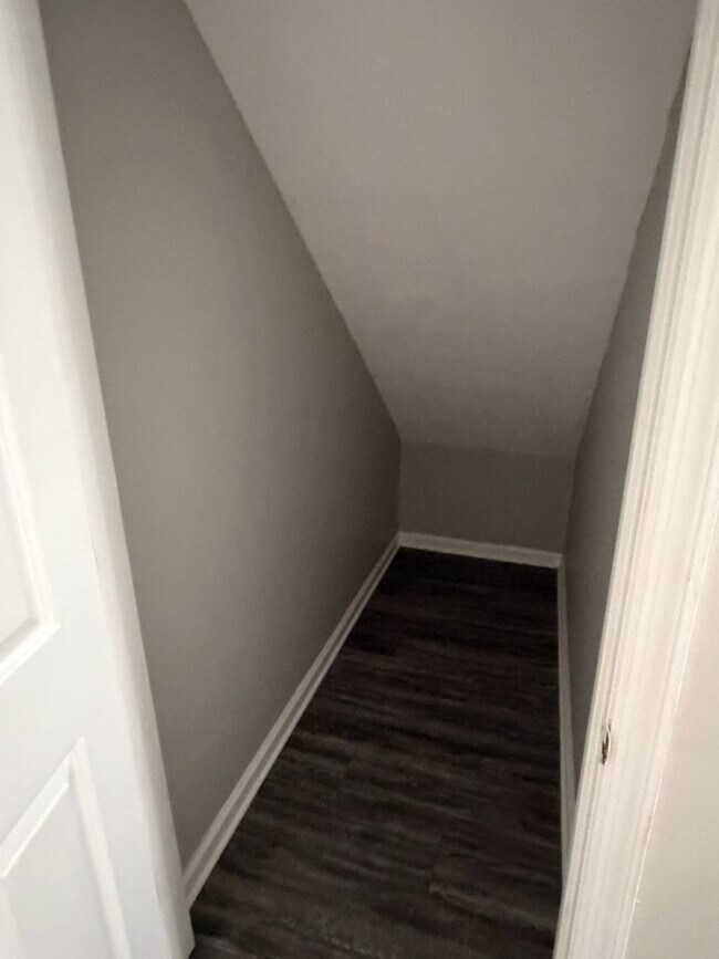Building Photo - 207 Aqueduct Dr