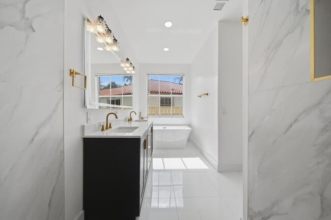 Building Photo - 3802 SW 165th Terrace