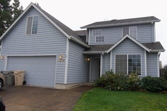 Building Photo - Spacious 4Bedroom / 2.5 Bath Home Highly D...