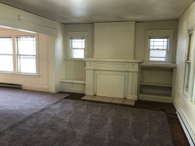 Building Photo - Vintage Campus House ~  3 bedrooms, 1.5 bath