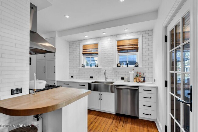 Building Photo - 62 Webb Ave